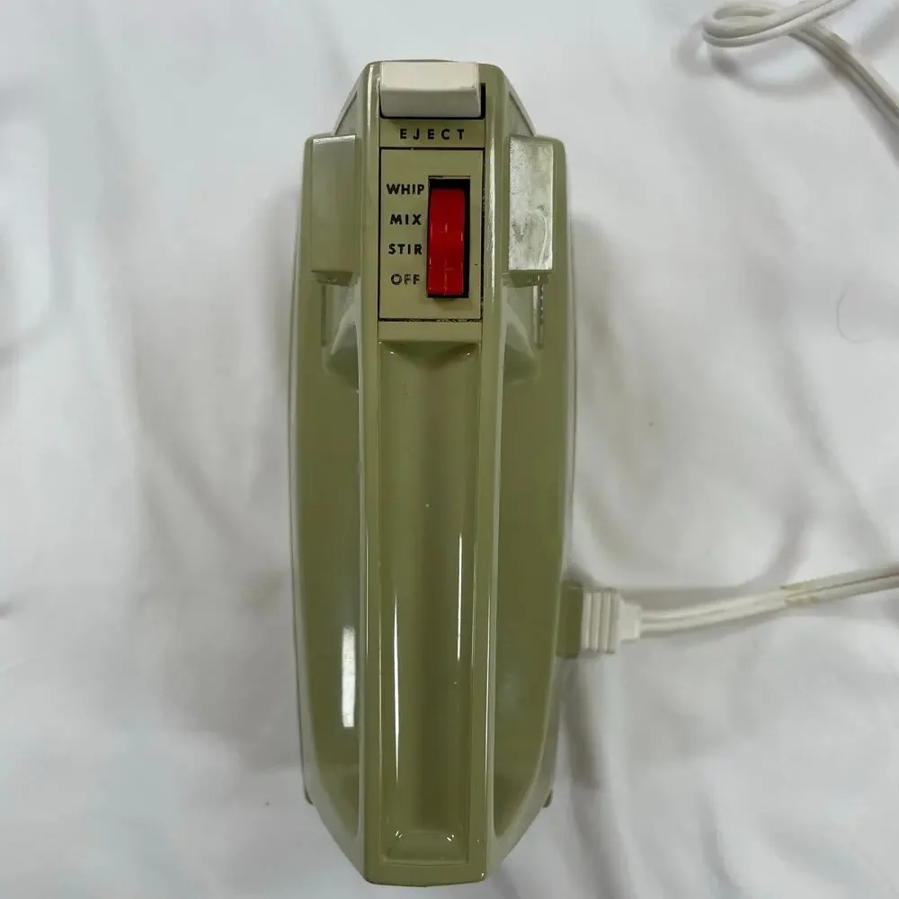 General Electric Vintage Avocado Green Hand Mixer 3-Speed D1 M24 Made in USA - Picture 2 of 7